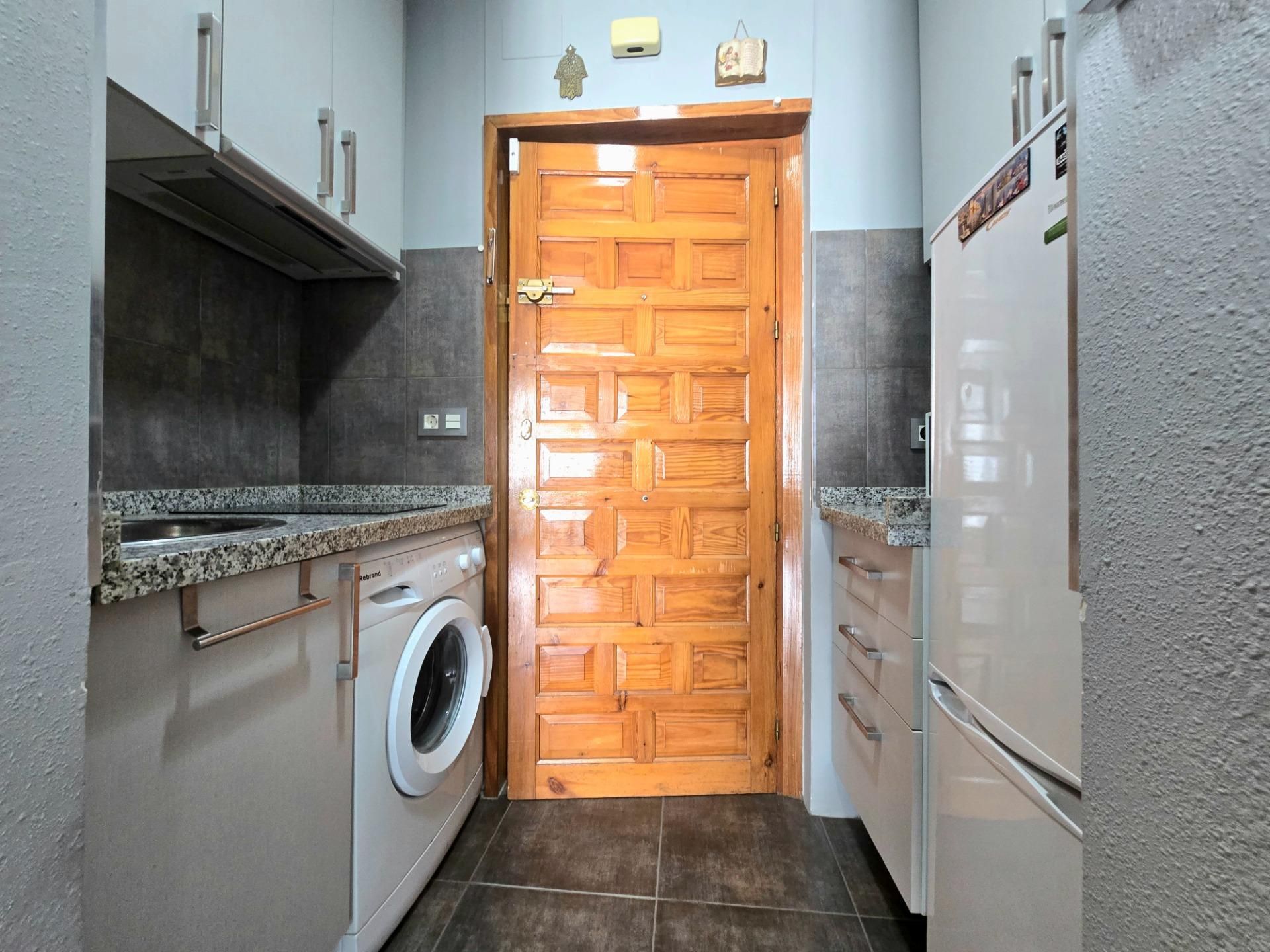 Cuina de Estudi en venda en Torremolinos amb Aire condicionat, Terrassa i Moblat