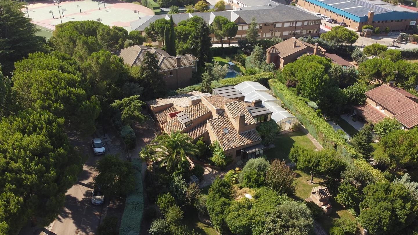 Exterior view of House or chalet for sale in Boadilla del Monte  with Air Conditioner, Private garden and Terrace