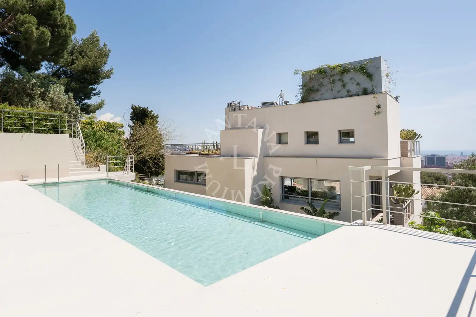 Piscina de Casa o chalet en venta en Barcelona con Trastero