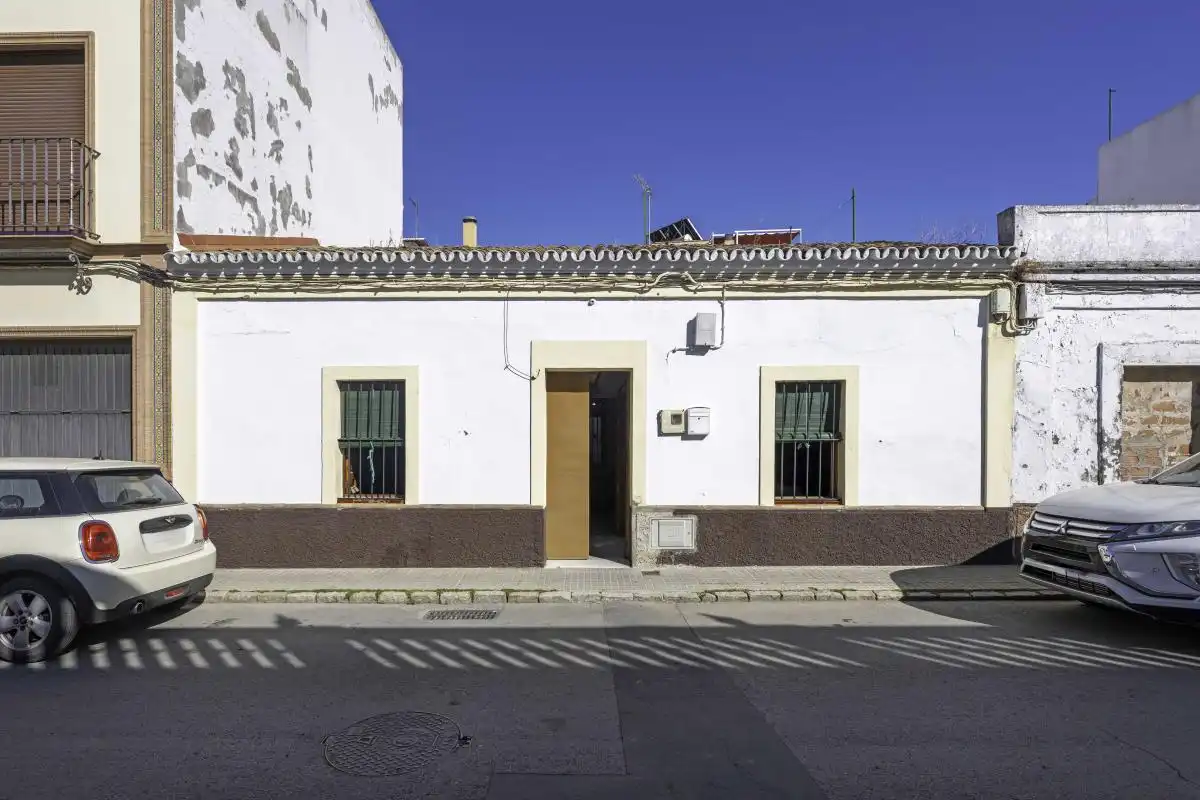 Vista exterior de Casa adosada en venta en Camas con Calefacción, Terraza y Balcón