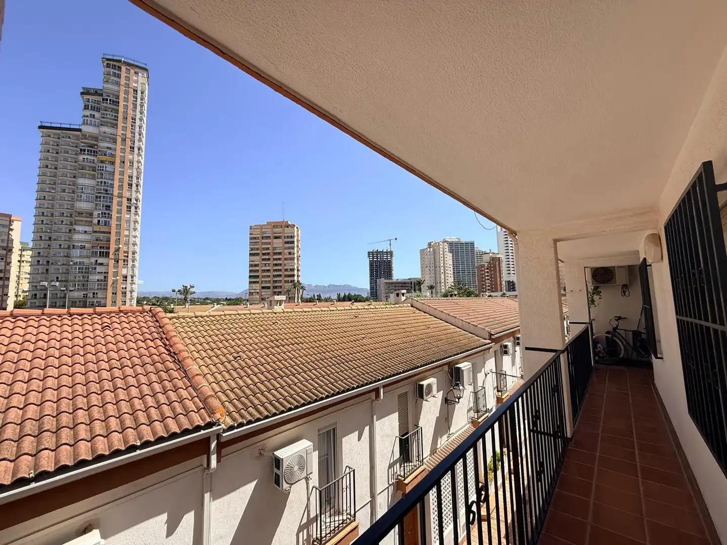 Vista exterior de Apartament en venda en Benidorm amb Jardí privat, Terrassa i Moblat