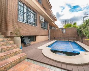 Swimming pool of Single-family semi-detached for sale in  Madrid Capital  with Air Conditioner, Heating and Private garden