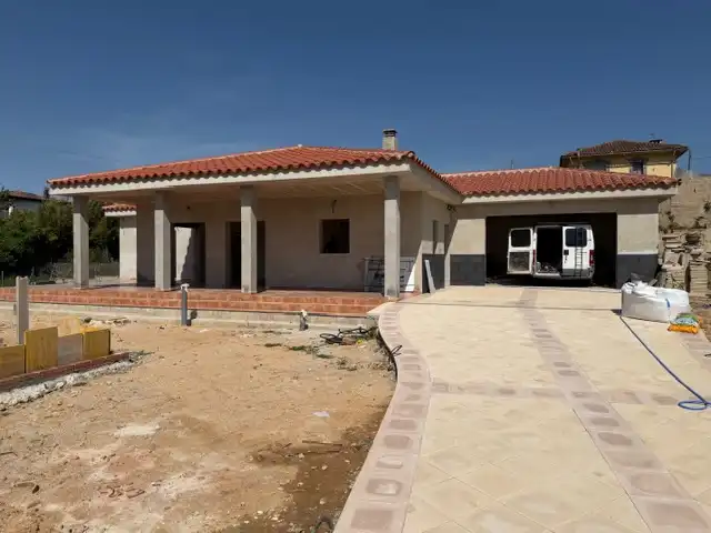 Vista exterior de Casa o xalet en venda en Sils amb Calefacció, Jardí privat i Piscina