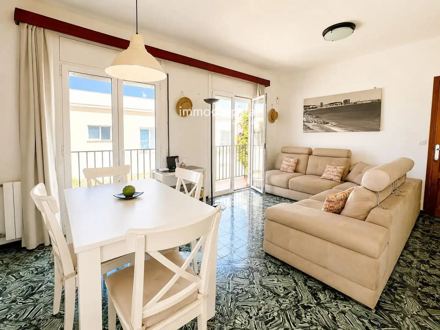 Sala de estar de Piso en venta en Palamós con Calefacción, Terraza y Amueblado