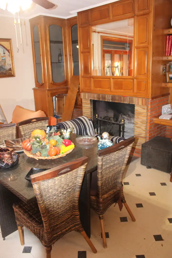 Haus oder Chalet zum Verkauf in Sax mit Privatgarten, Schwimmbad und Möbliert