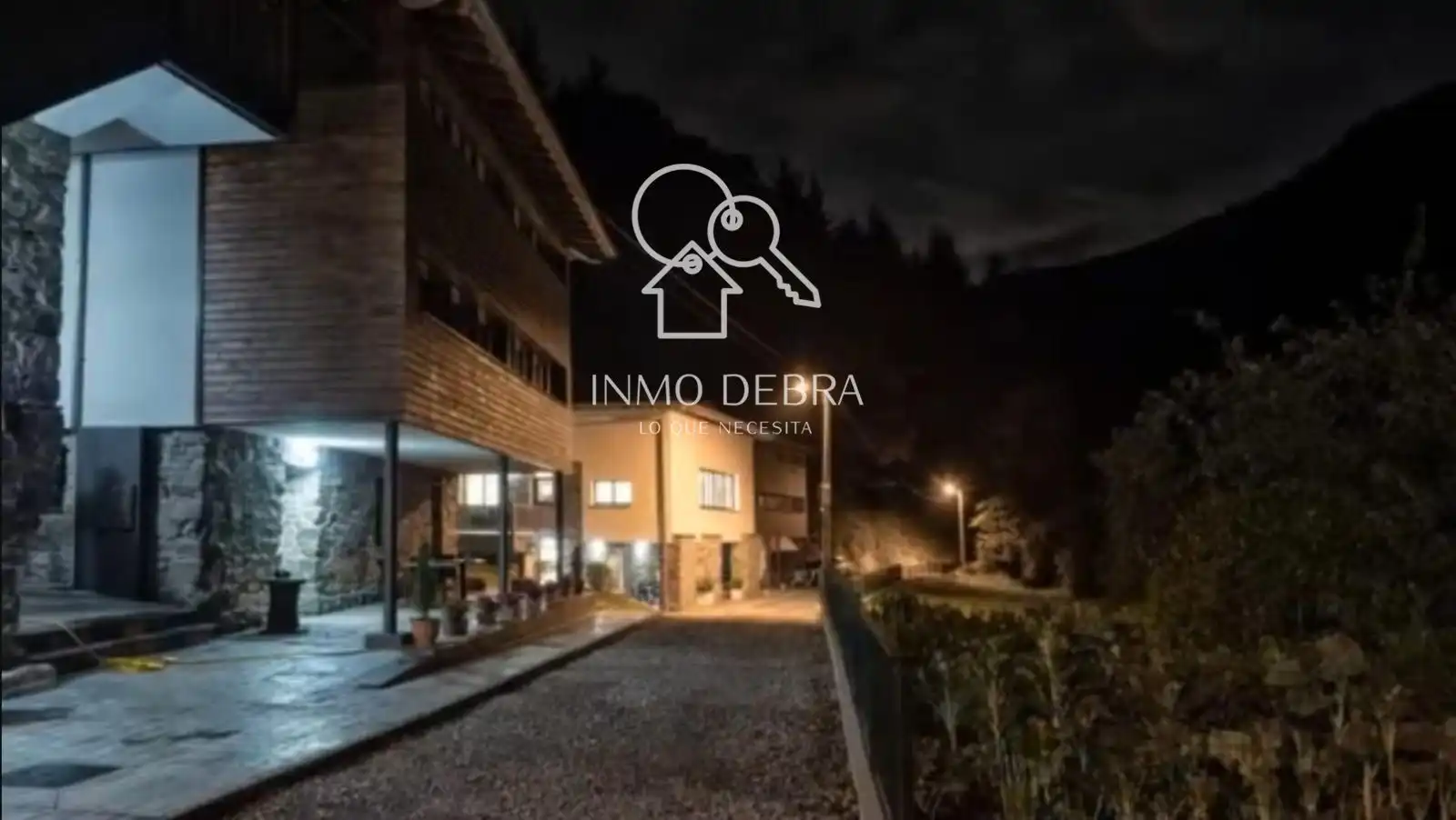 Vista exterior de Edificio en venta en Oviedo 
