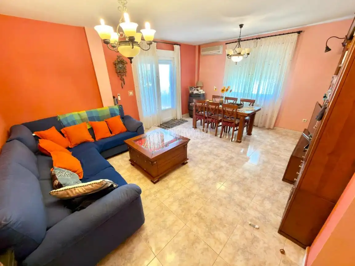 Sala d'estar de Casa adosada en venda en Cabanillas del Campo amb Aire condicionat, Calefacció i Jardí privat