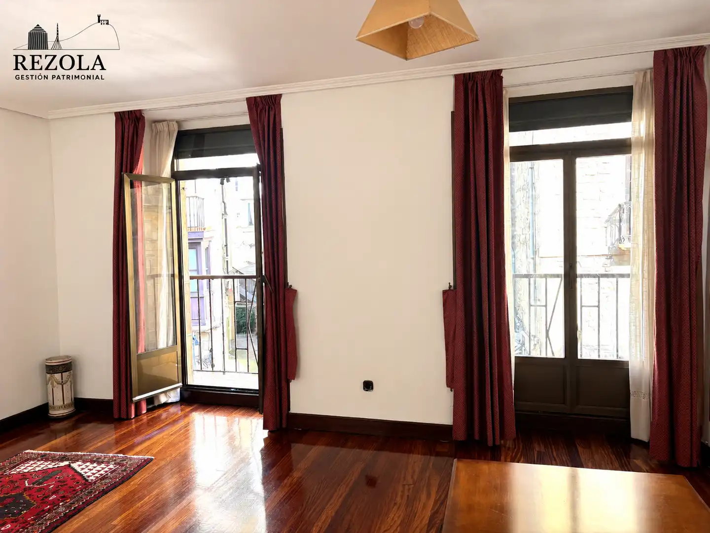 Dormitori de Pis en venda en Donostia - San Sebastián  amb Calefacció, Parquet i Forn