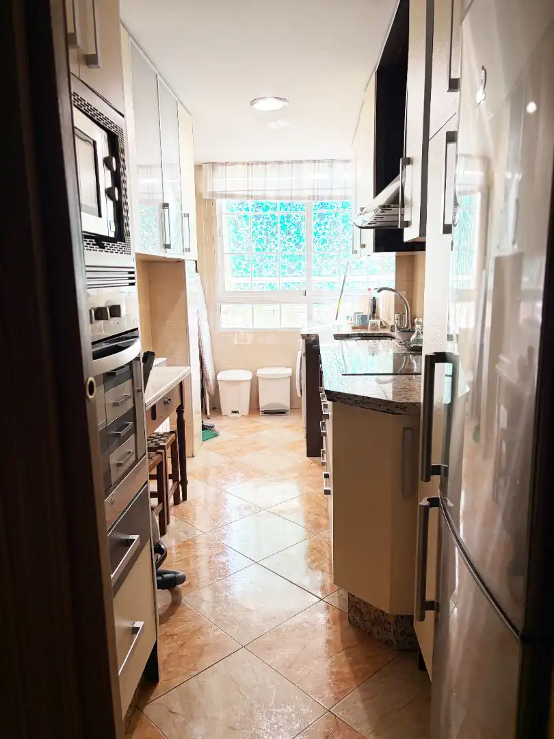 Cuina de Pis de lloguer en Granada amb Calefacció, Moblat i Forn