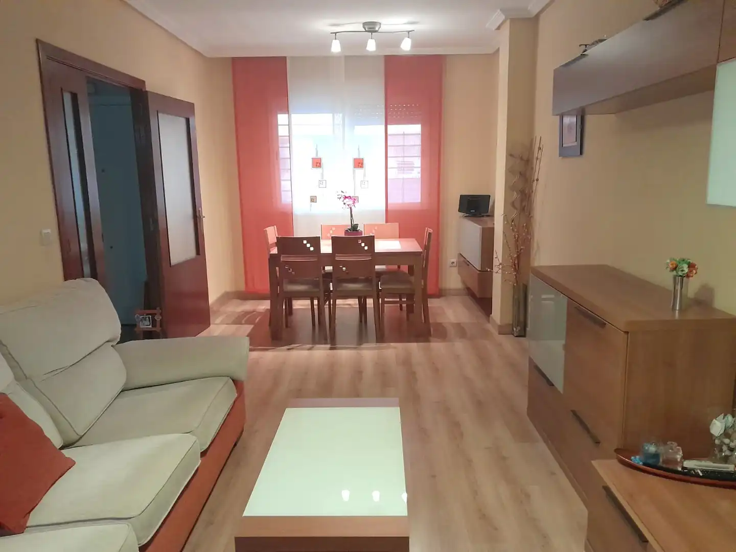 Sala d'estar de Casa adosada de lloguer en Cáceres amb Aire condicionat, Calefacció i Terrassa