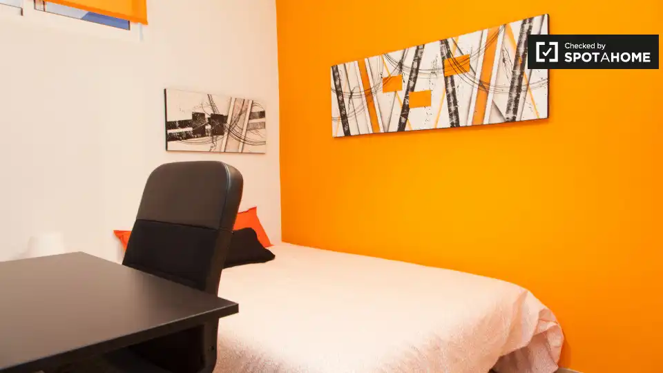 Bedroom of Flat for share in Alcalá de Henares  with Air Conditioner, Terrace and Furnished