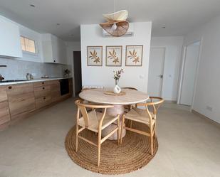 Menjador de Apartament de lloguer en Calvià amb Aire condicionat, Piscina i Moblat