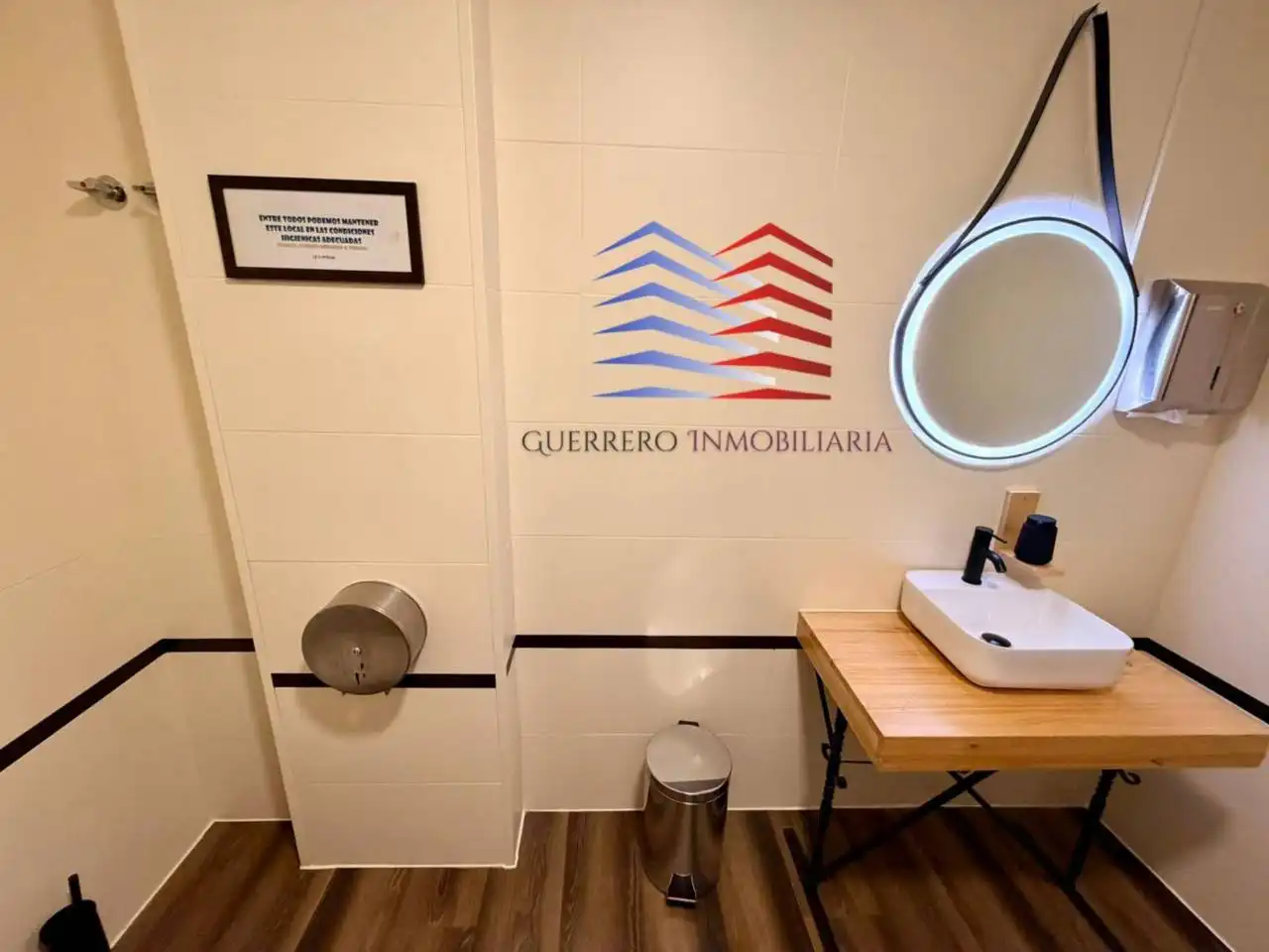 Bany de Local en venda en Ourense Capital  amb Aire condicionat i Alarma