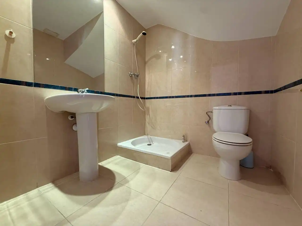 Baño de Dúplex en venta en Vilanova del Vallès con Aire acondicionado, Calefacción y Terraza