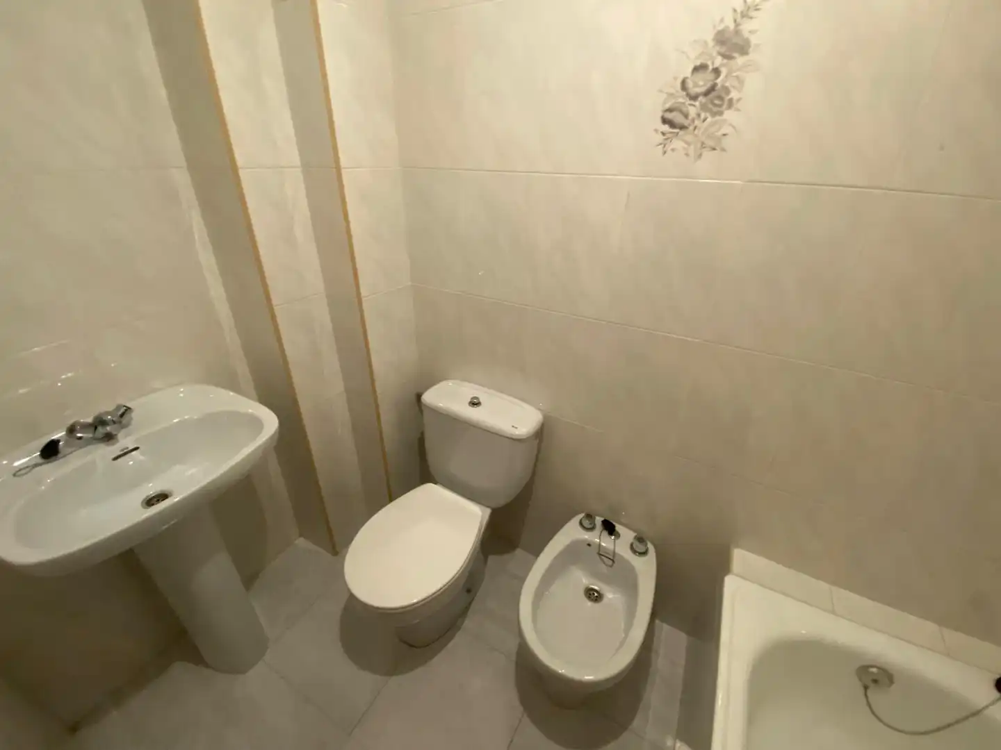 Badezimmer von Wohnungen zur Miete in O Carballiño   mit Parkett, Ofen und Waschmaschine