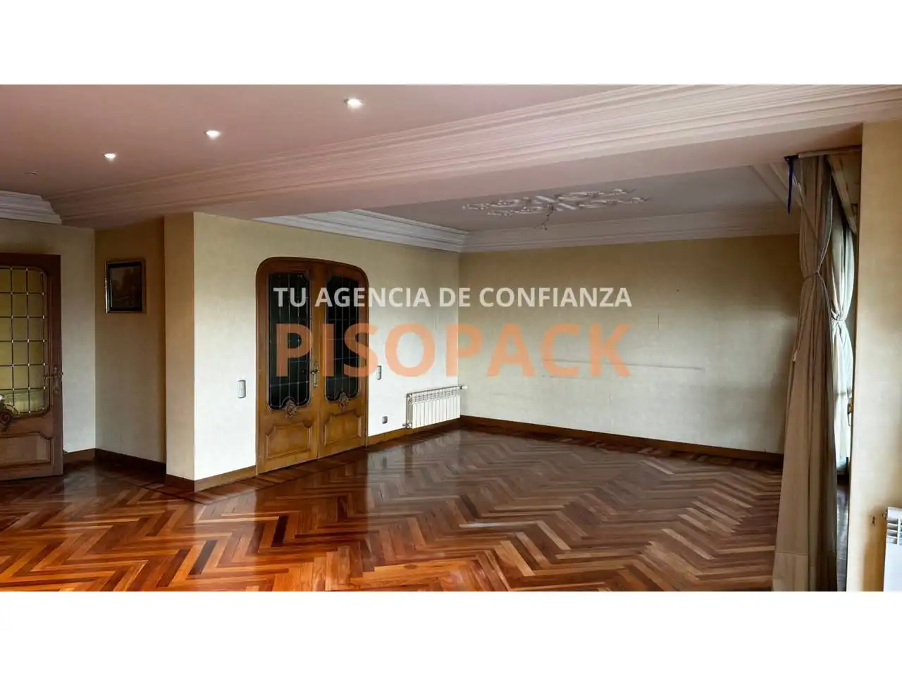 Piso en venta en  Pamplona / Iruña con Calefacción, Terraza y Balcón