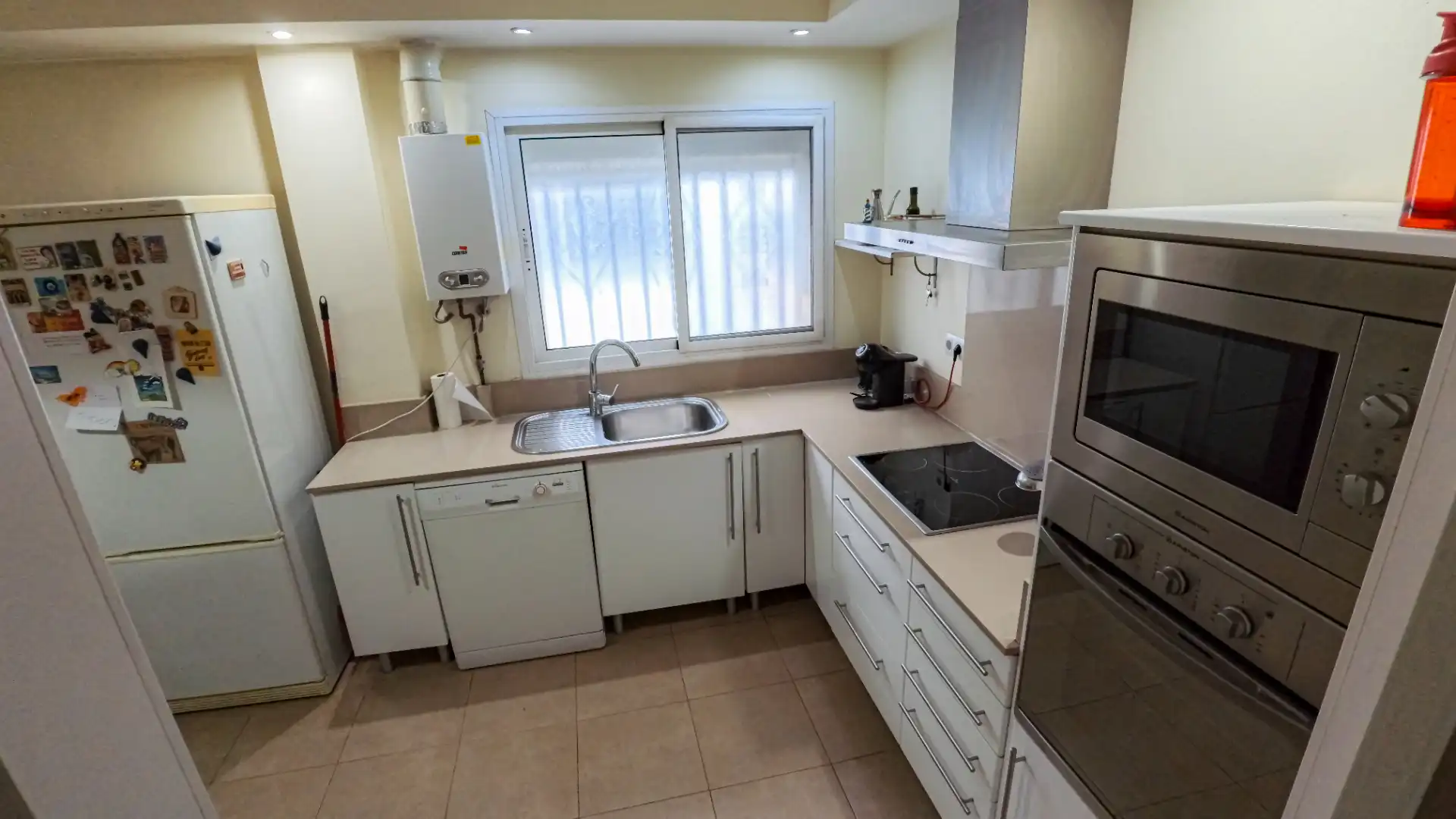 Kitchen of Flat for sale in Sevilla  with Air Conditioner and Balcony