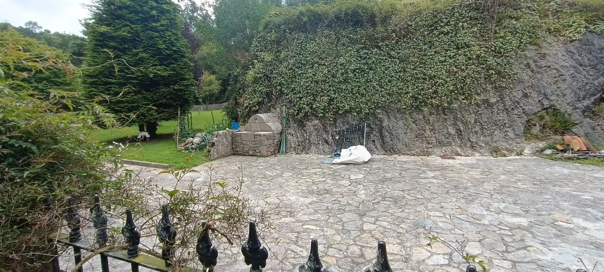 Jardí de Finca rústica en venda en Llanes amb Jardí privat