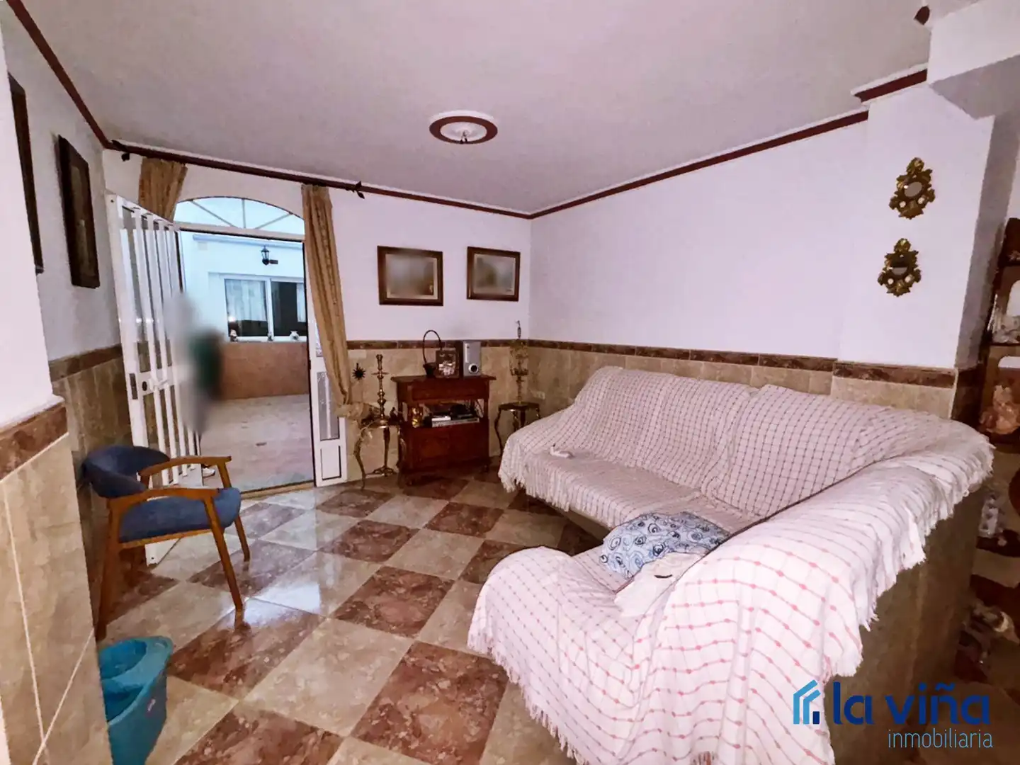 Sala de estar de Casa adosada en venta en Encinas Reales con Aire acondicionado, Terraza y Trastero