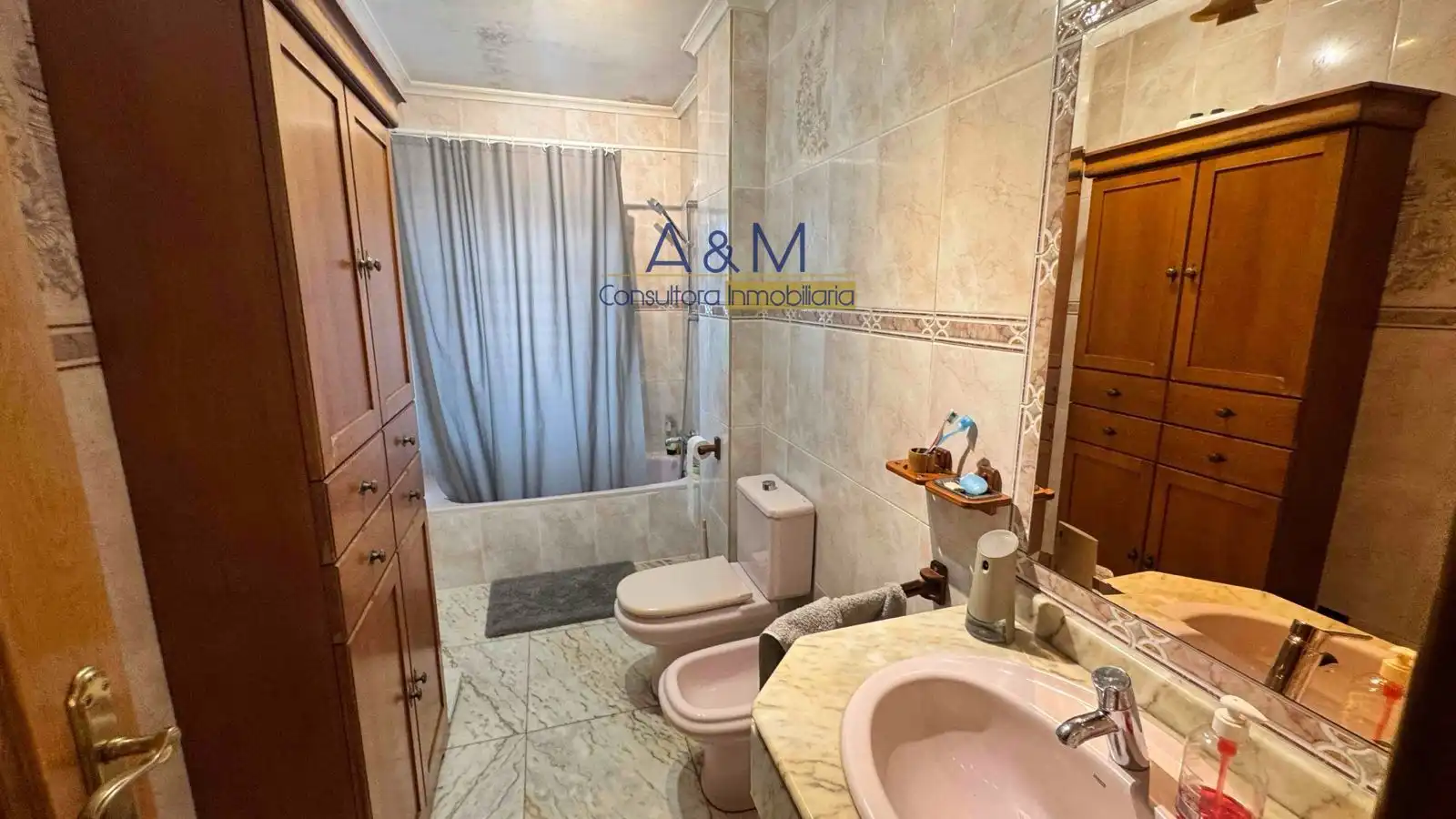 Bathroom of Houses for sale in Santovenia de Pisuerga  with Air Conditioner, Heating and Terrace