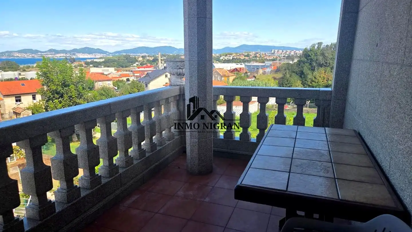 Terrassa de Casa o xalet de lloguer en Vigo  amb Jardí privat, Moblat i Balcó