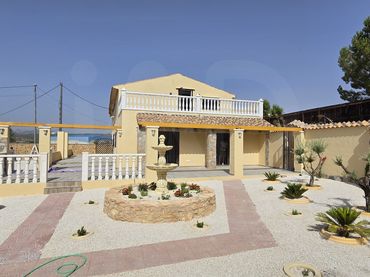 Casa con piscina en venta en Abanilla
