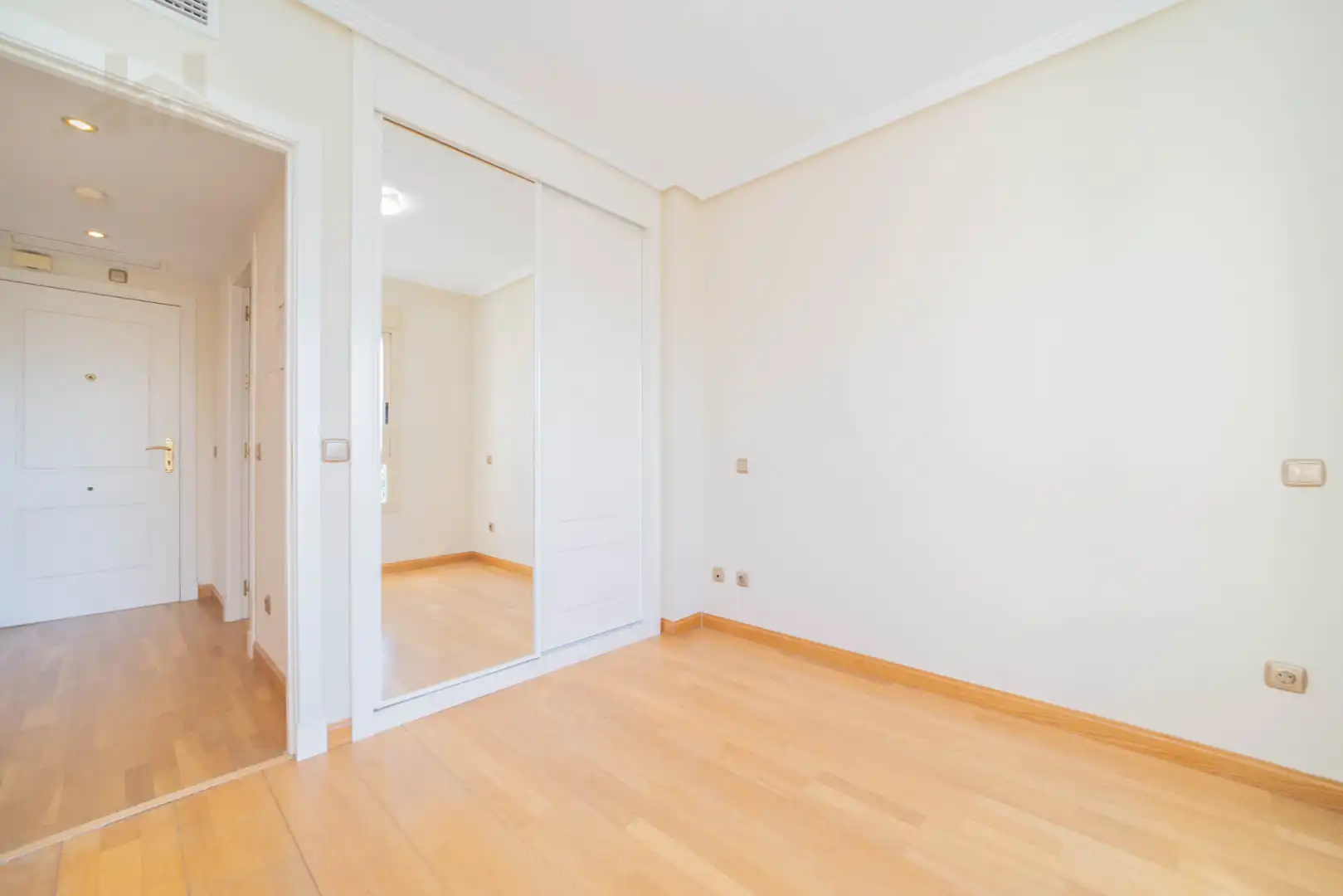 Bedroom of Flat for sale in Madrid  with Air Conditioner, Heating and Storage room
