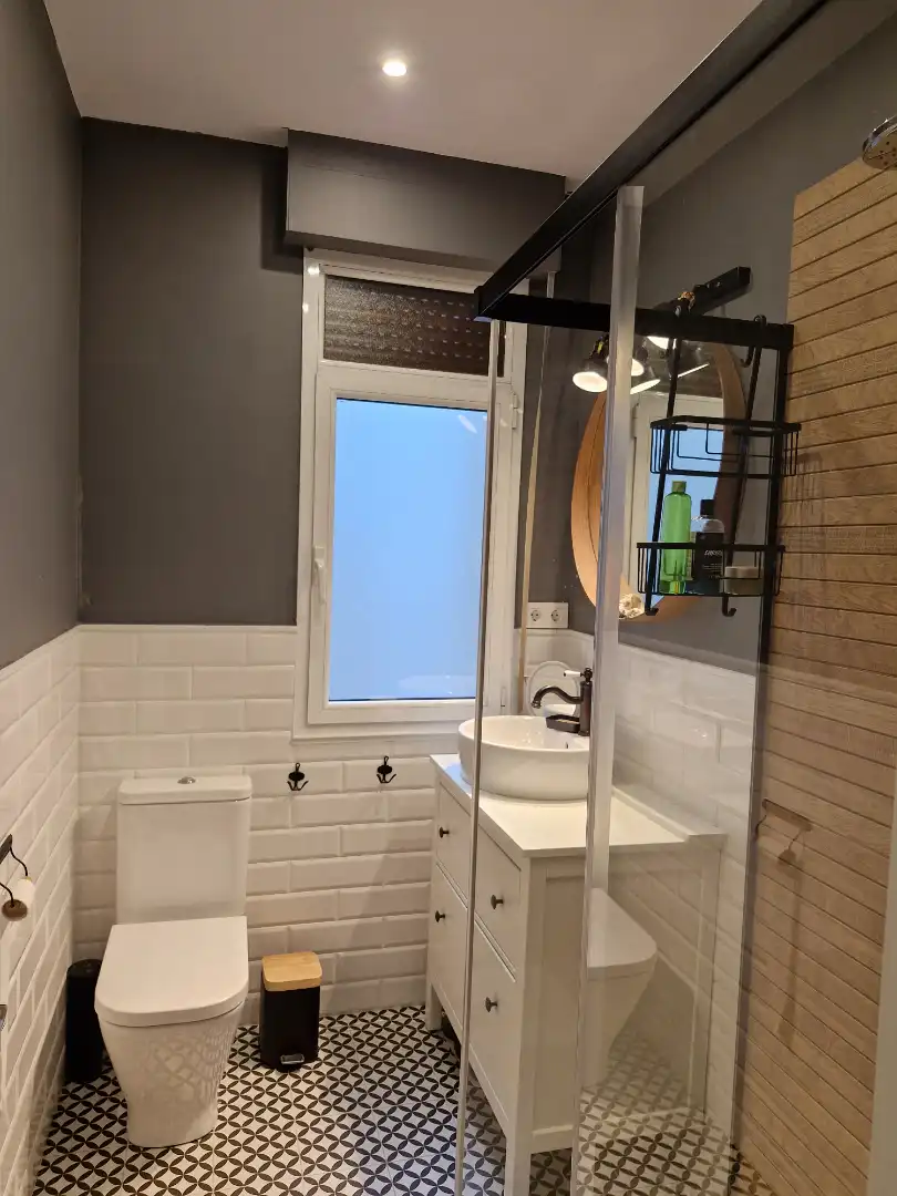 Bathroom of Flat for rent in Bilbao   with Heating, Parquet flooring and Furnished
