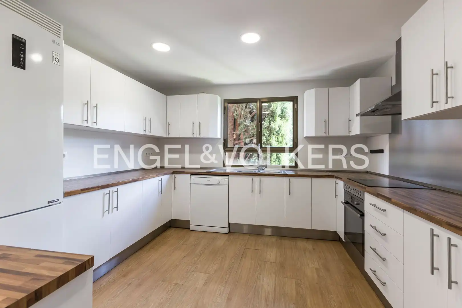 Cocina de Casa o chalet de alquiler en Pozuelo de Alarcón con Aire acondicionado, Calefacción y Jardín privado