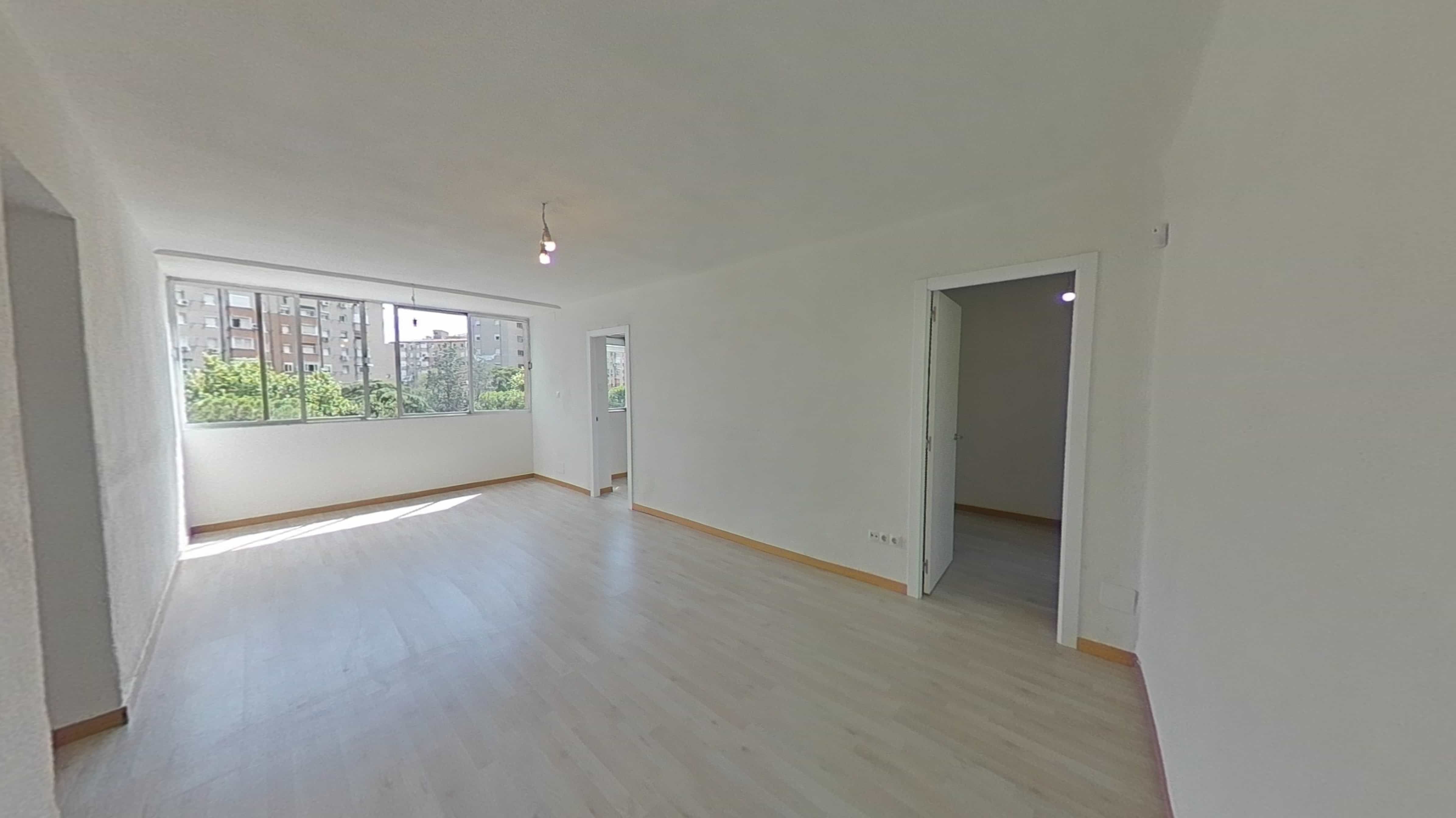 Sala de estar de Piso en venta en  Madrid Capital con Parquet