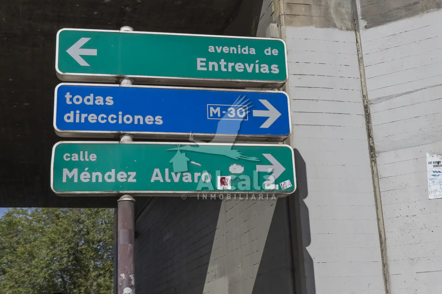Vista exterior de Pis en venda en Madrid amb Calefacció