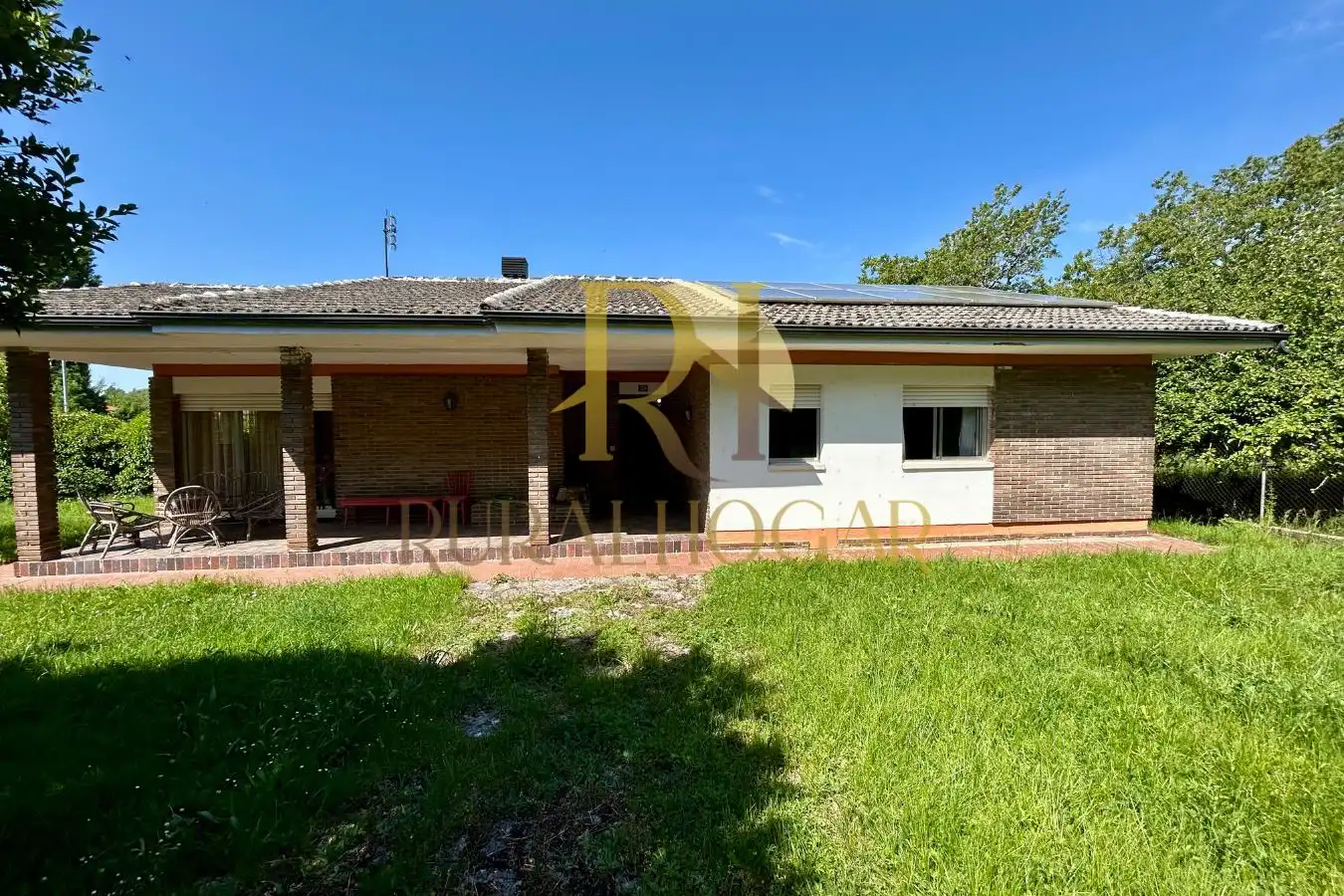 Vista exterior de Casa o chalet en venta en Matallana de Torío con Jardín privado