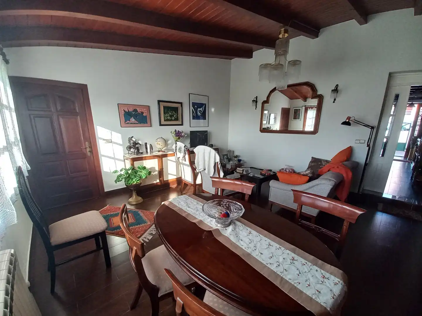 Sala d'estar de Casa o xalet en venda en Oleiros amb Parquet, Terrassa i Traster