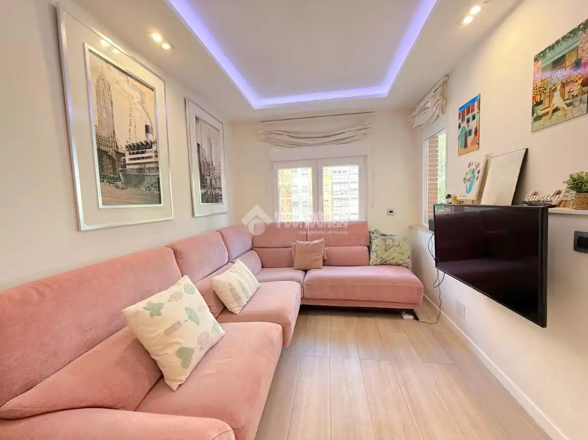 Living room of Flat for sale in Madrid  with Air Conditioner and Heating