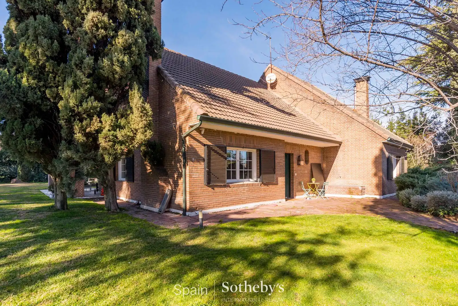 Exterior view of Houses for sale in La Moraleja  with Air Conditioner, Heating and Private garden