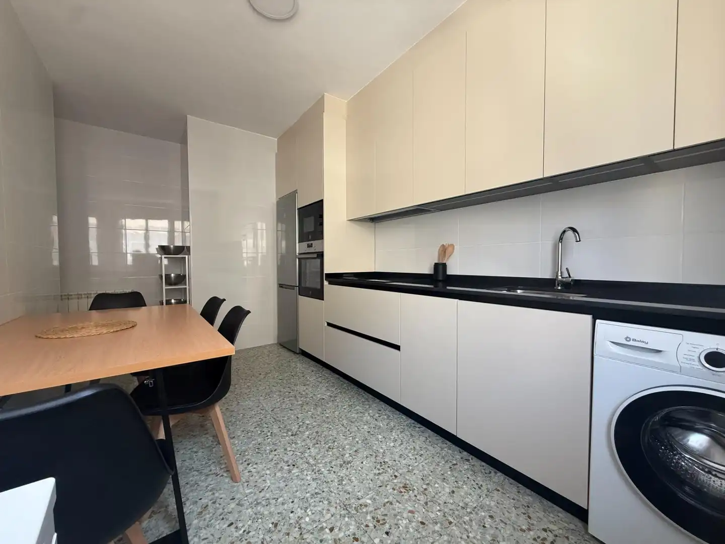Küche von Wohnung zur Miete in Ourense Capital  mit Heizung und Balkon