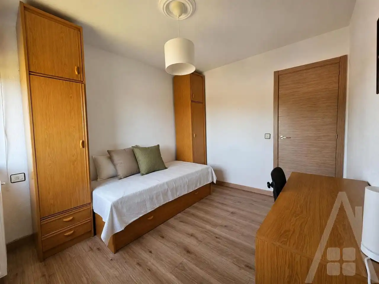 Dormitori de Casa o xalet en venda en Mieza amb Calefacció, Jardí privat i Terrassa