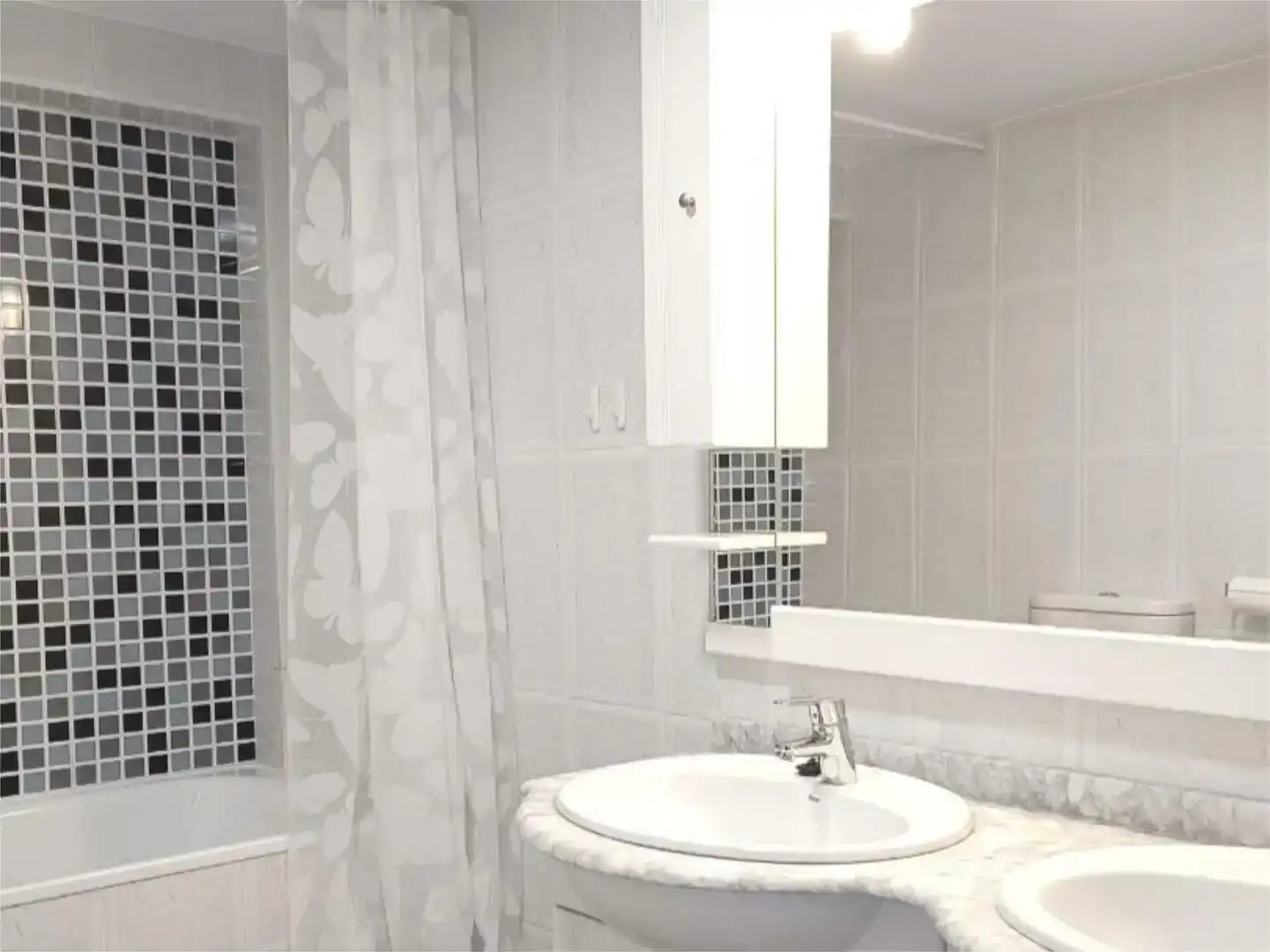 Baño de Piso de alquiler en Tavernes Blanques con Aire acondicionado, Amueblado y Balcón