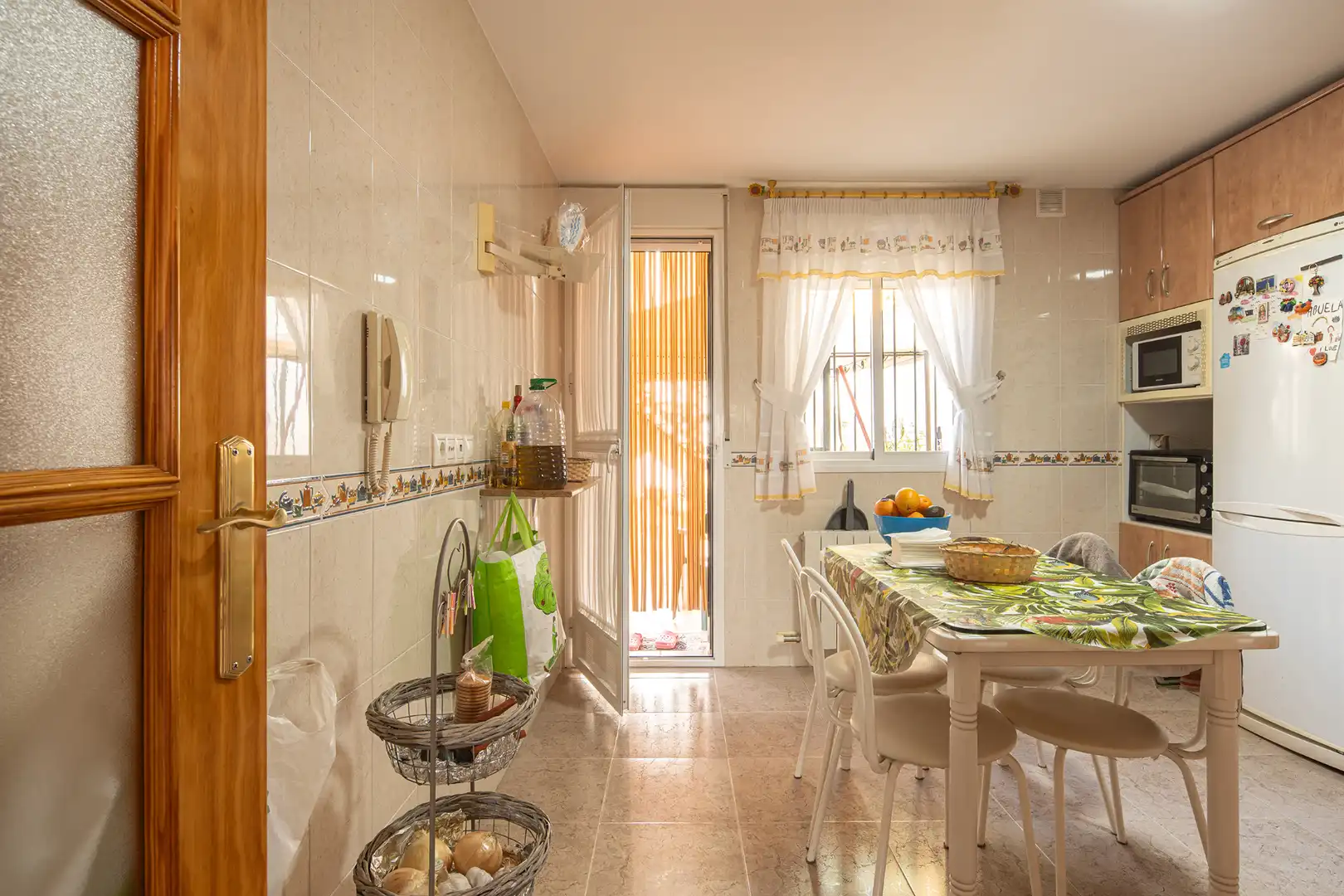 Cocina de Casa adosada en venta en Cenes de la Vega con Aire acondicionado, Calefacción y Terraza