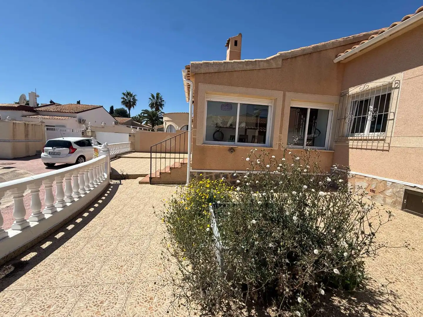 Vista exterior de Casa o xalet en venda en Orihuela amb Aire condicionat, Calefacció i Moblat
