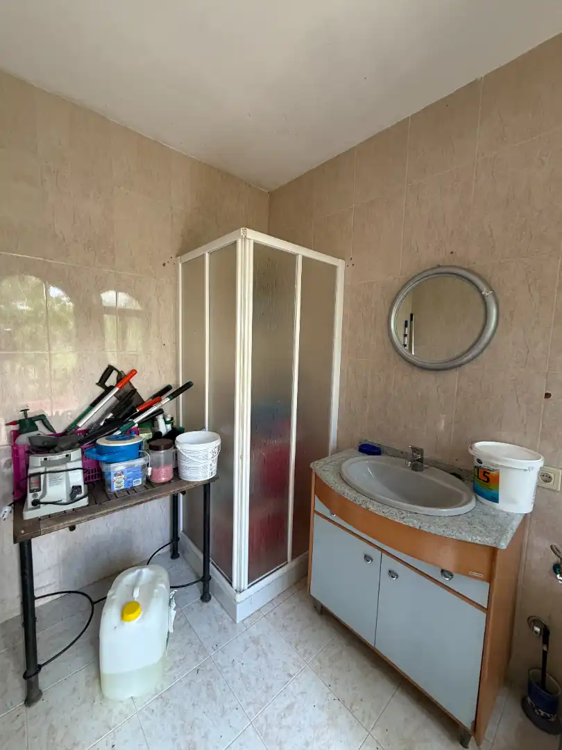 Bany de Casa o xalet en venda en Torreperogil amb Aire condicionat, Jardí privat i Traster