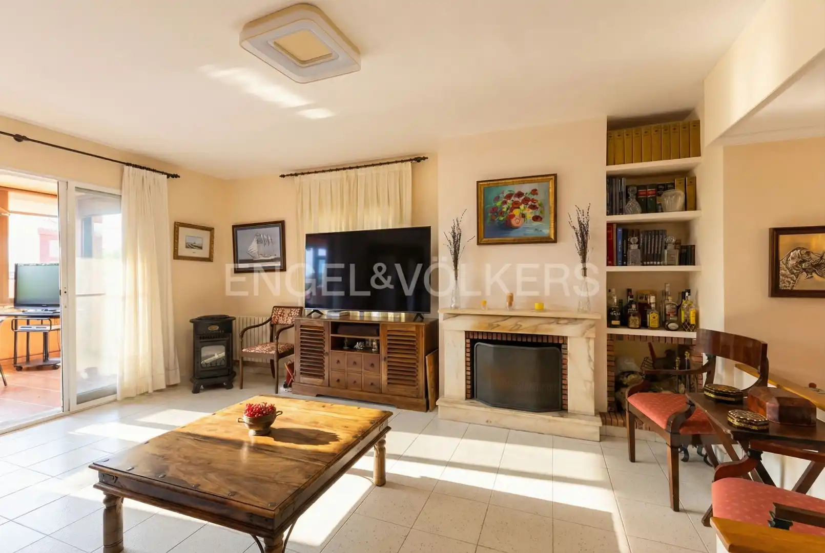 Sala d'estar de Casa o xalet en venda en Castellón de la Plana / Castelló de la Plana amb Aire condicionat, Calefacció i Jardí privat