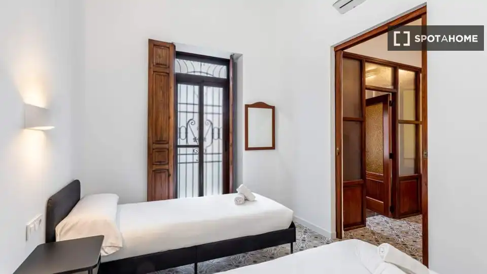 Habitación de Piso de alquiler en Valencia con Aire acondicionado, Calefacción y Amueblado
