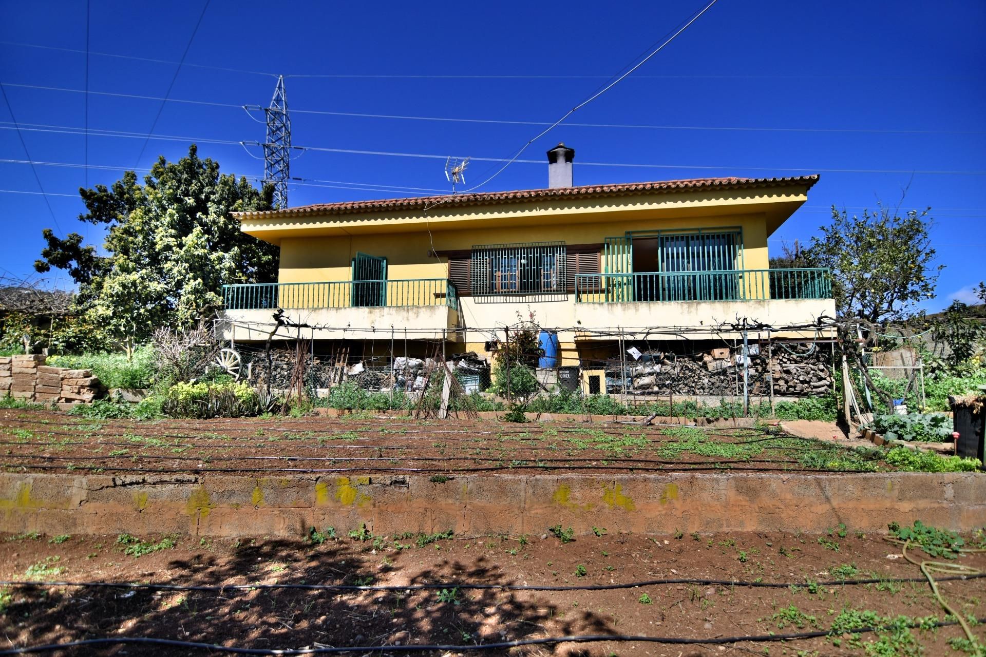 Vista exterior de Finca rústica en venda en Vega de San Mateo amb Jardí privat i Terrassa