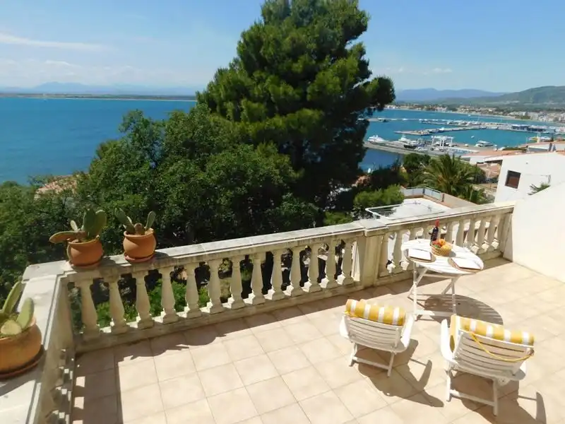 Terrasse von Haus oder Chalet zum Verkauf in Roses mit Klimaanlage, Privatgarten und Terrasse