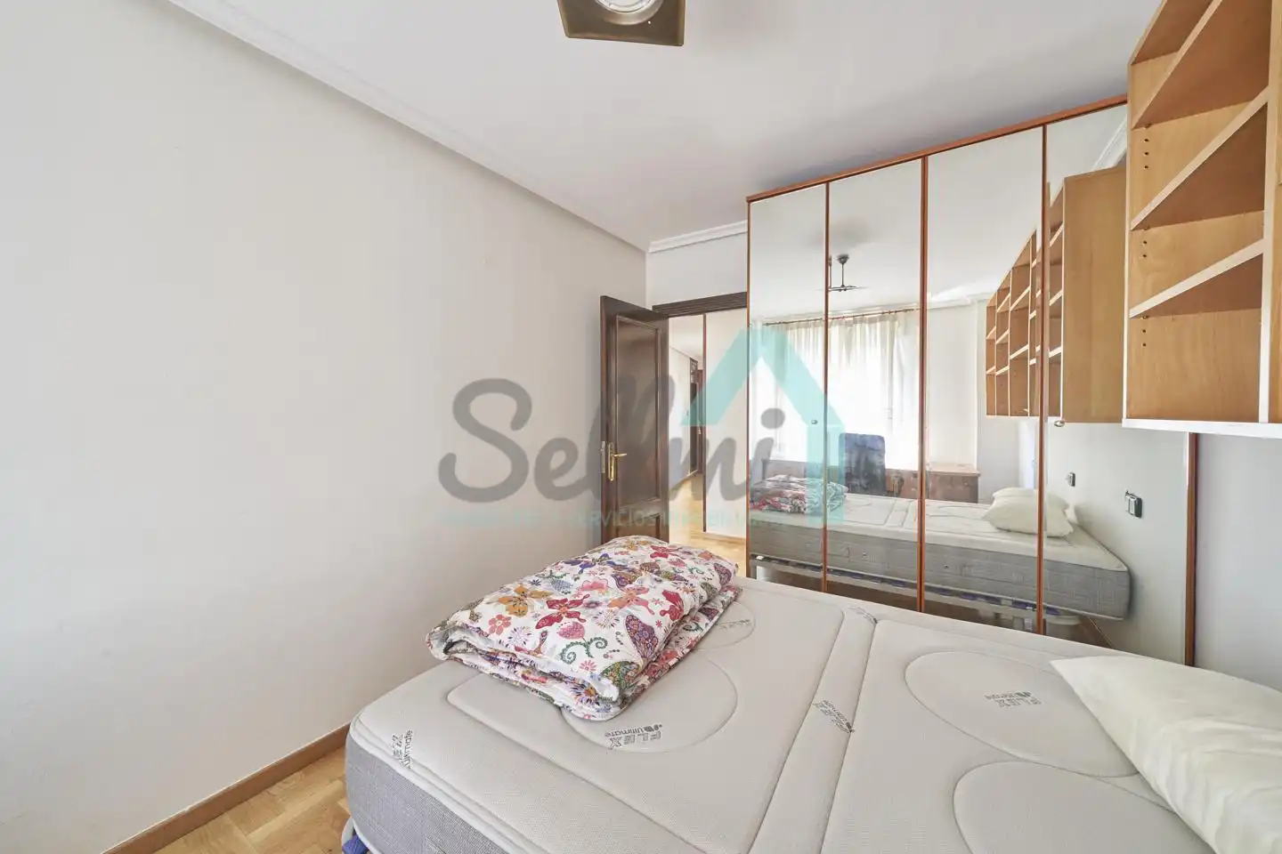 Flat for rent in Félix Aramburu, Auditorio - Seminario - Parque de Invierno