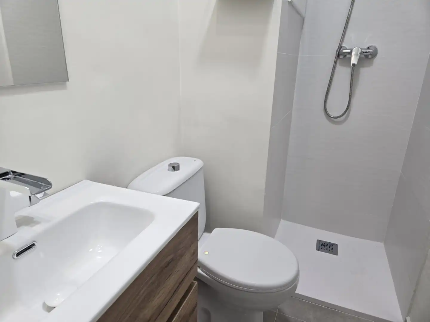 Bathroom of Flat for sale in L'Hospitalet de Llobregat  with Heating, Oven and Balcony