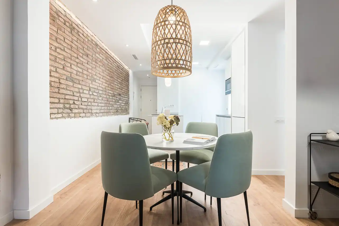 Comedor de Apartamento de alquiler en Barcelona con Aire acondicionado, Calefacción y Amueblado