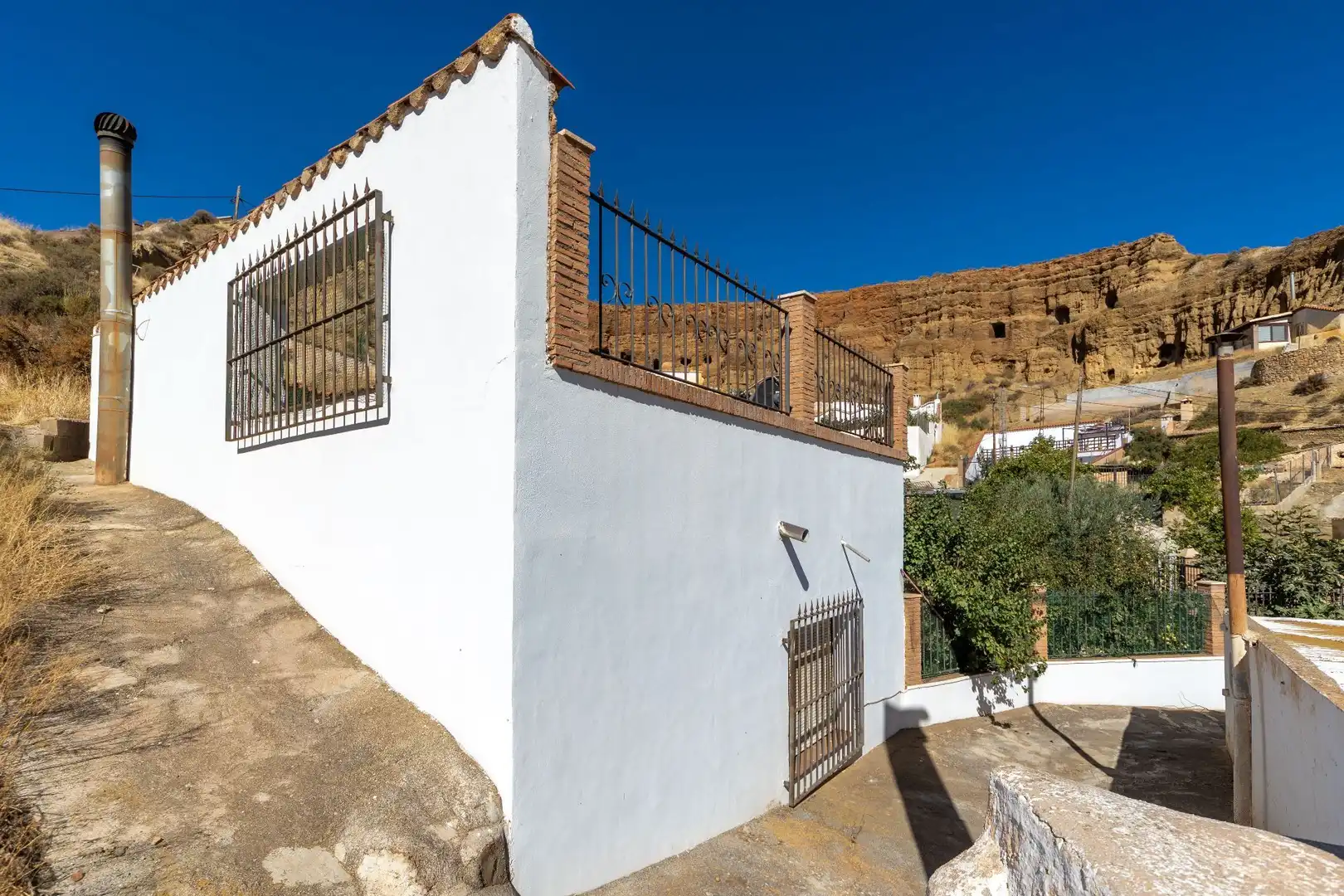 Exterior view of Country homes for sale in Guadix  with Terrace, Storage room and Furnished