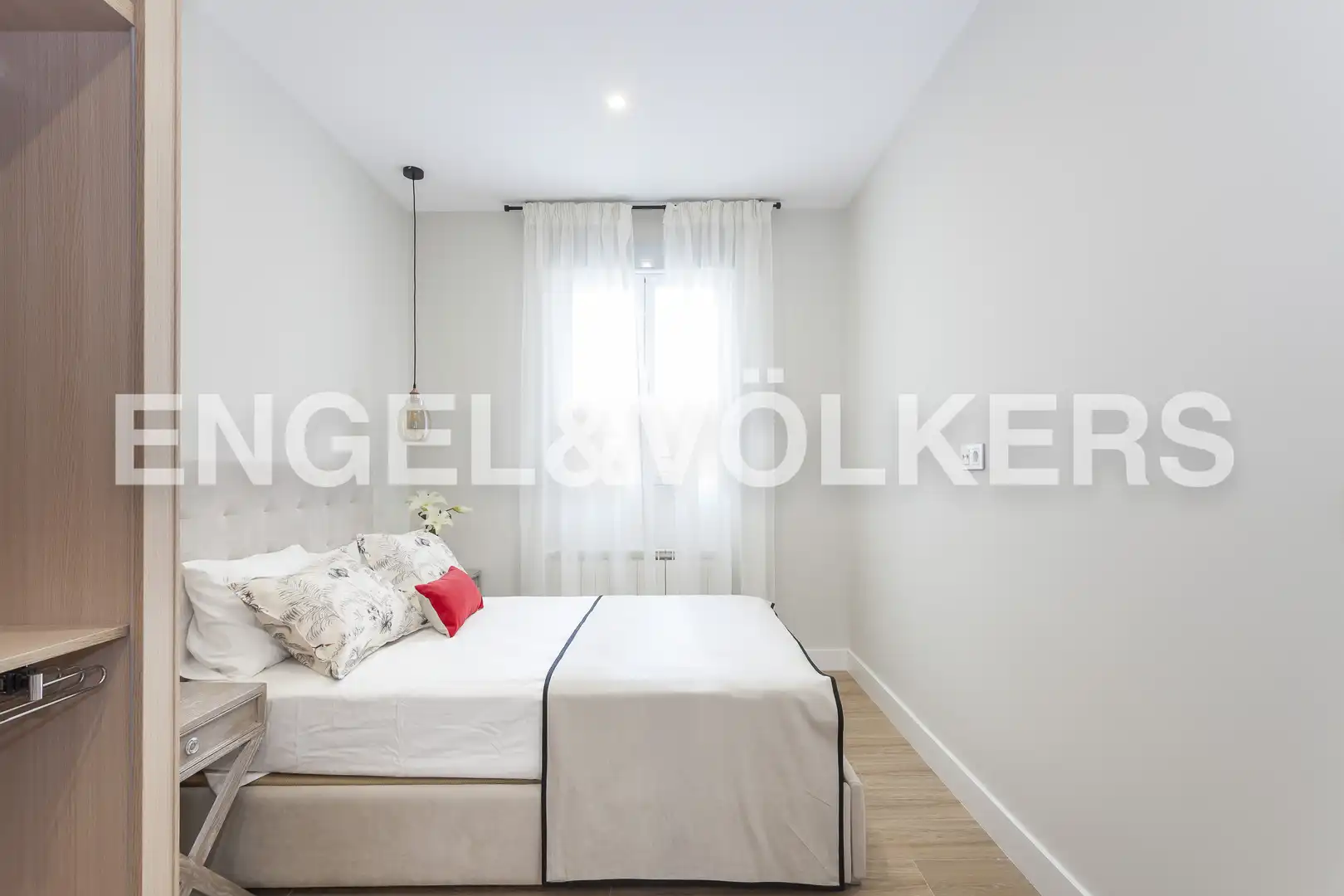 Bedroom of Flat for rent in Madrid  with Air Conditioner, Heating and Furnished